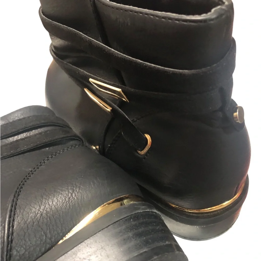 Comfort Est.1946,Size 9W. Black Ankle Boots /Gold Hardware Accents Zipper.